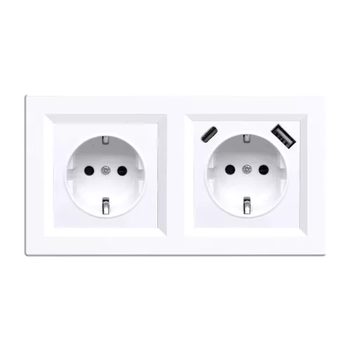Zástrčka Nova s konektorom USB s bielym rámčekom